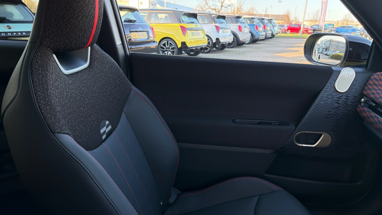 MINI Cooper 135kW E Sport 41kWh 3dr Auto Electric Hatchback